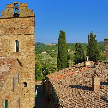 In Del Giglio Lejlighed *